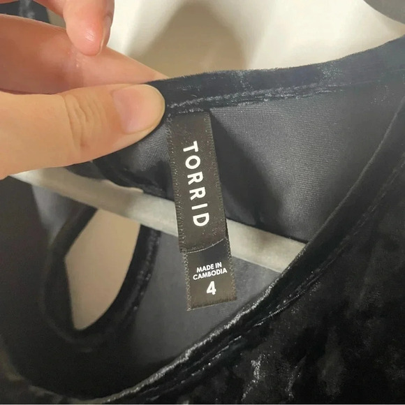 Torrid Full Length Crushed Velvet Short Sleeve Catsuit Size 4 - Picture 8 of 12